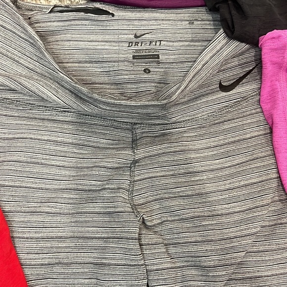 ❌SOLD❌Bundle of Nike Workout Clothes - Picture 7 of 7